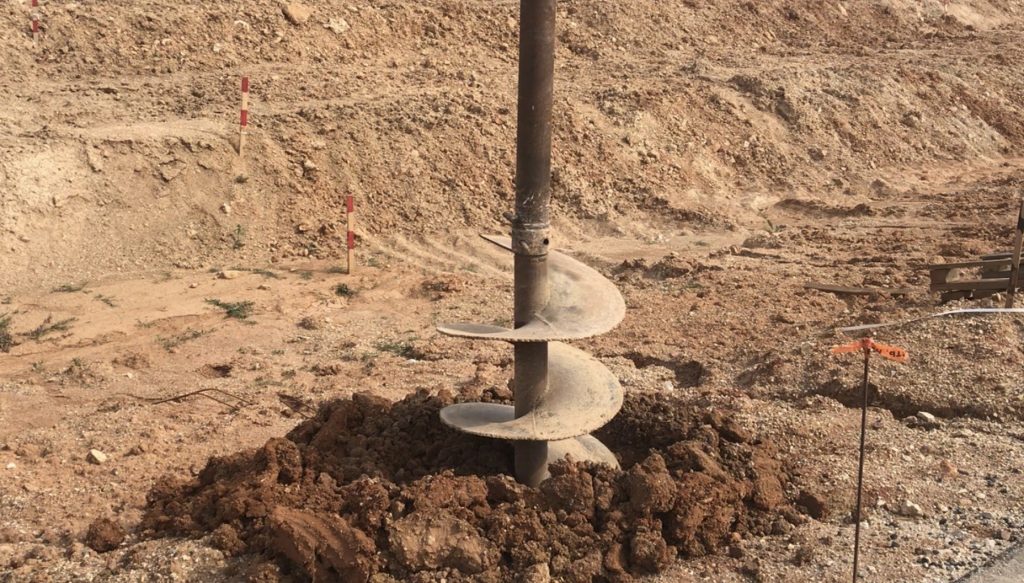 Пробное бурение под сваю