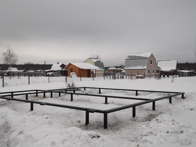 Зимний монтаж свай под фундамент